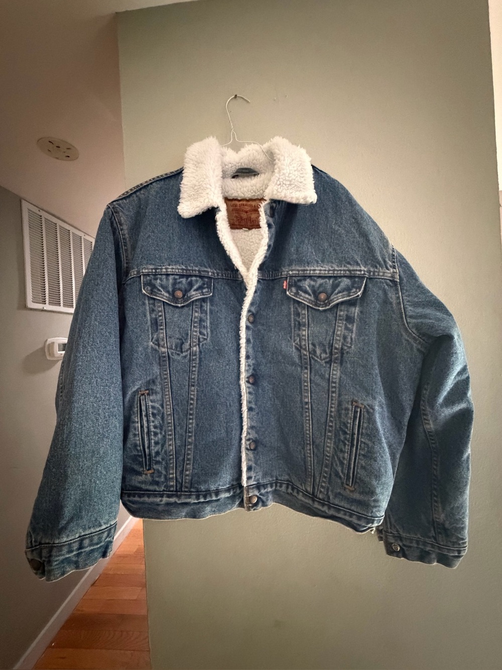 Vintage Levi's Sherpa Lined Denim Trucker Jacket - Medium Wash (Size L